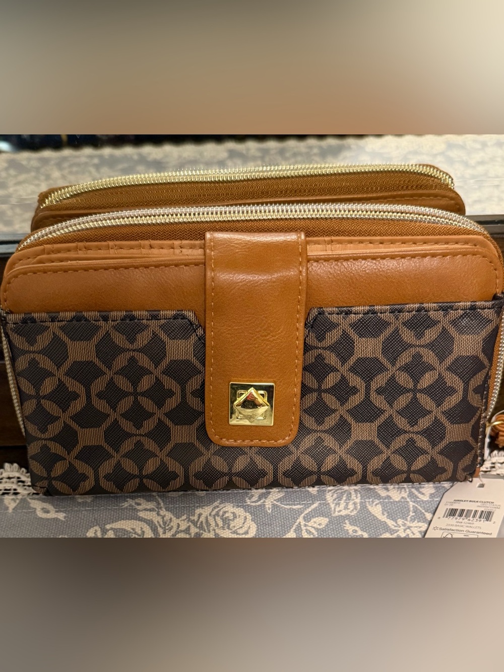 Time & Tru Ainsley Bulk Wallet Checkbook and Cellphone holder wristlet NEW